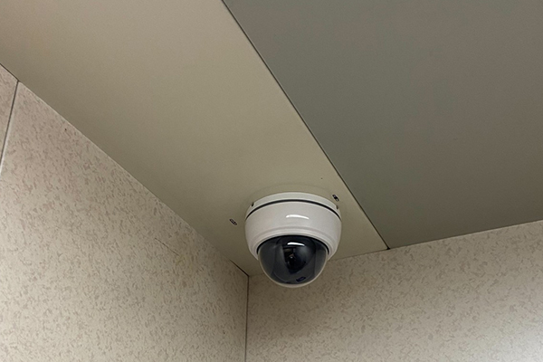 京都府のマンション内エレベーターに設置した防犯カメラ